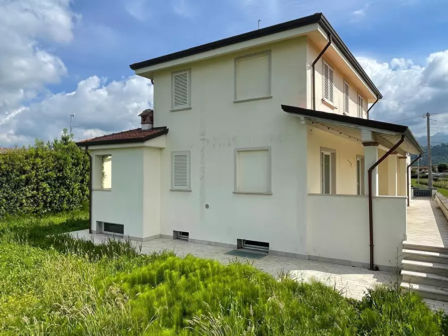 Immagine 49 di Villa in vendita  a Camaiore