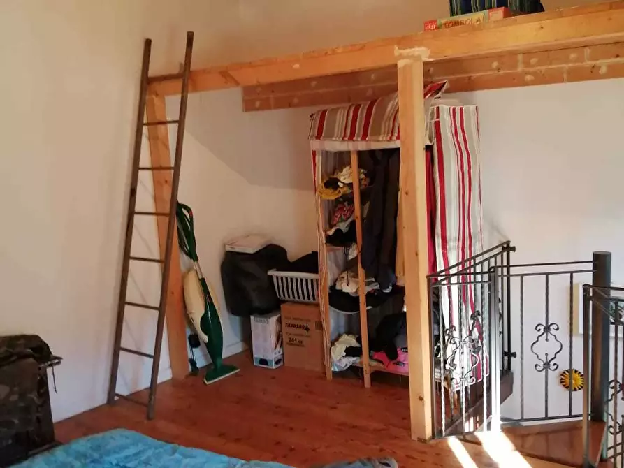 Immagine 42 di Porzione di casa in vendita  a Seravezza