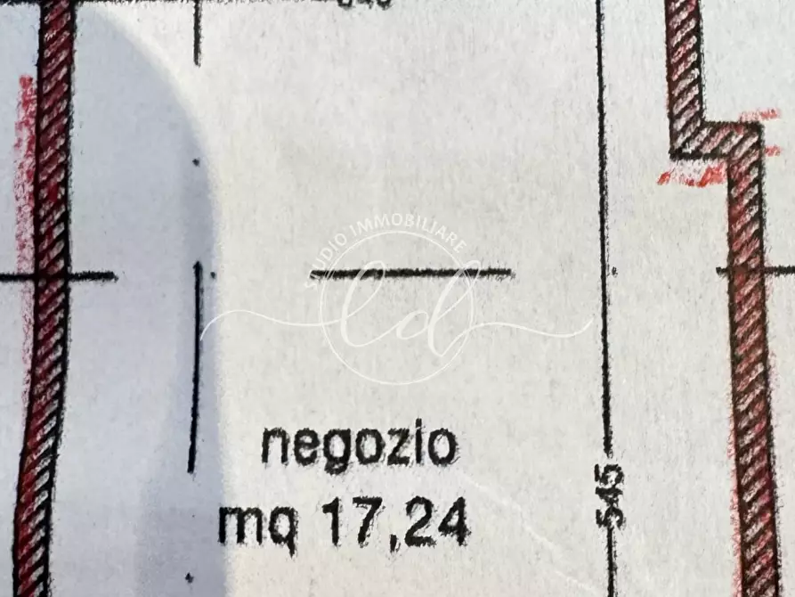 Immagine 9 di Capannone industriale in affitto  a Pietrasanta