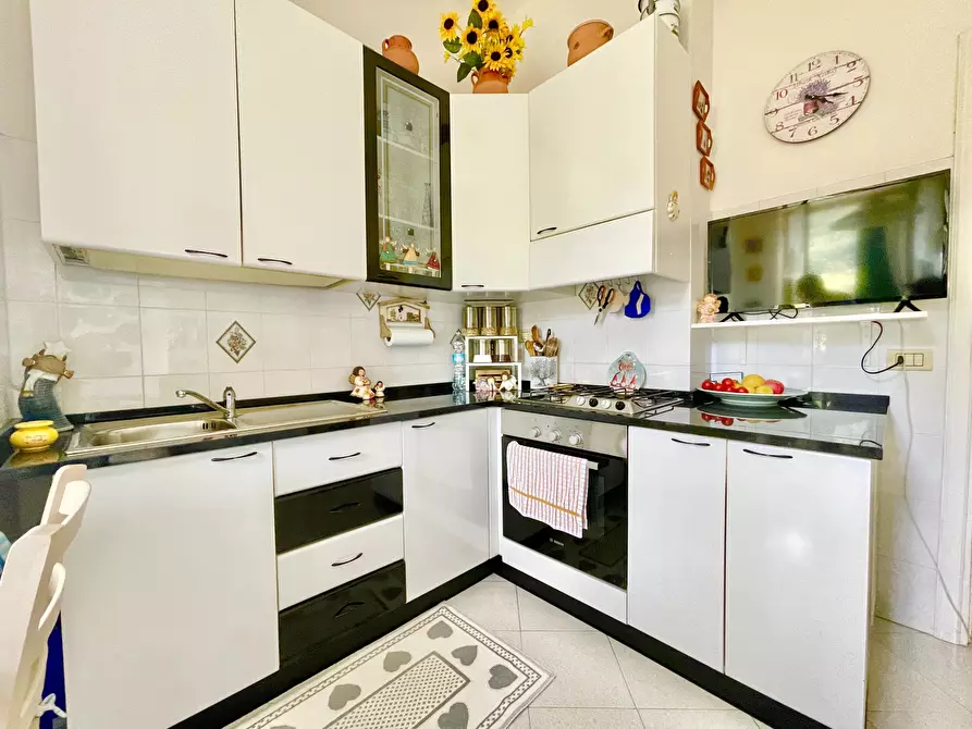 Immagine 4 di Quadrilocale in vendita  a Montignoso