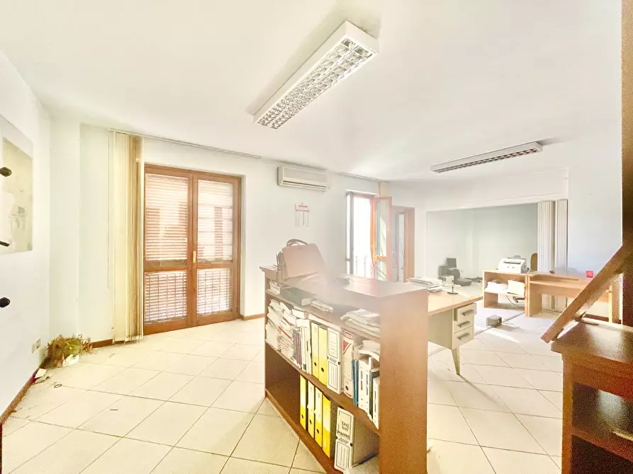 Immagine 11 di Bilocale in vendita  a Montignoso