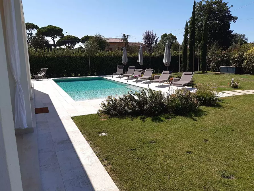 Immagine 3 di Villa in affitto  a Pietrasanta