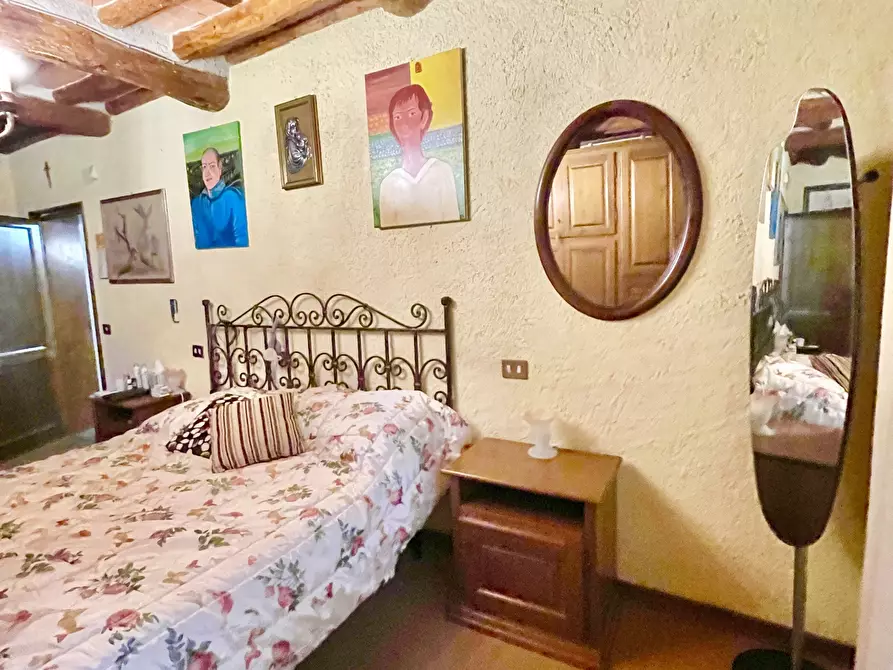 Immagine 72 di Porzione di casa in vendita  a Pietrasanta