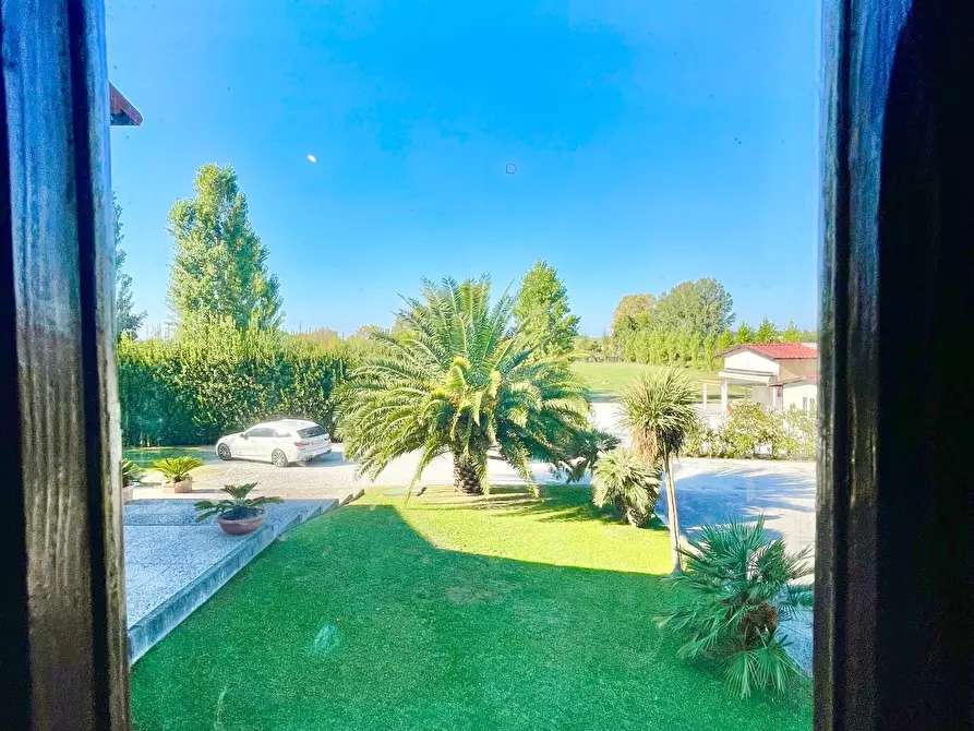 Immagine 70 di Villa in vendita  a Pietrasanta