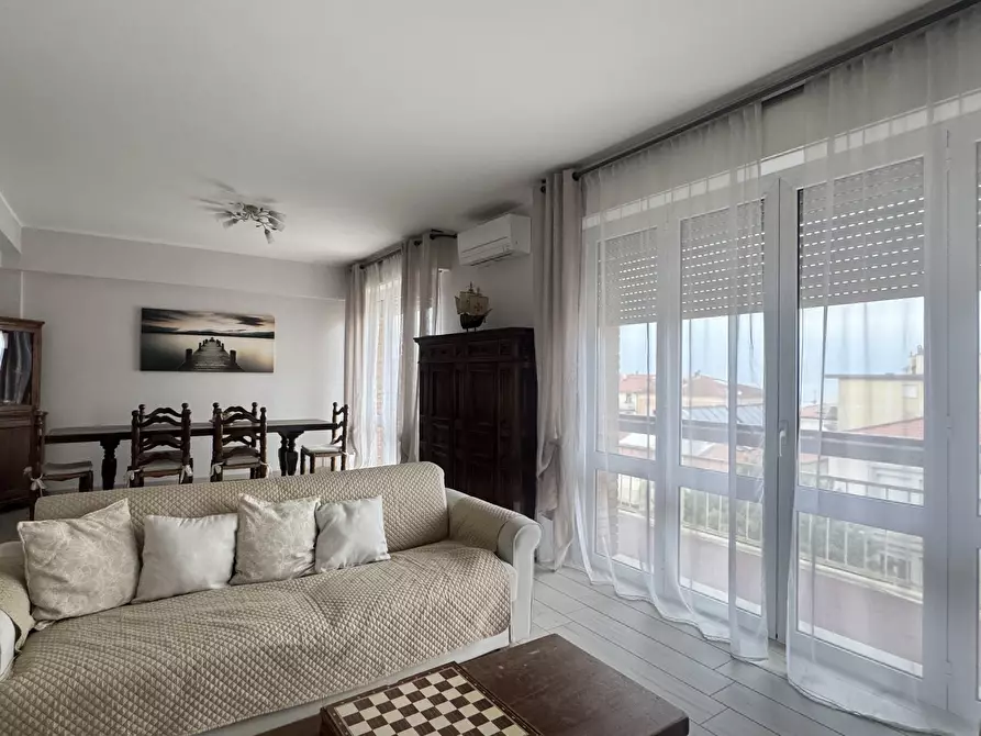 Immagine 8 di Quadrilocale in affitto  a Camaiore