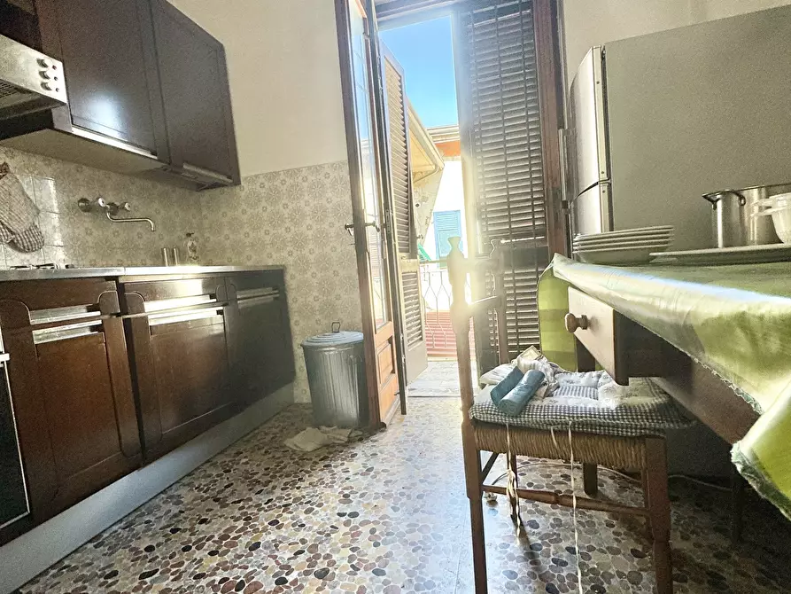 Immagine 25 di Porzione di casa in vendita  a Massa