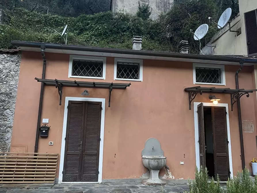 Immagine 1 di Porzione di casa in vendita  a Pietrasanta