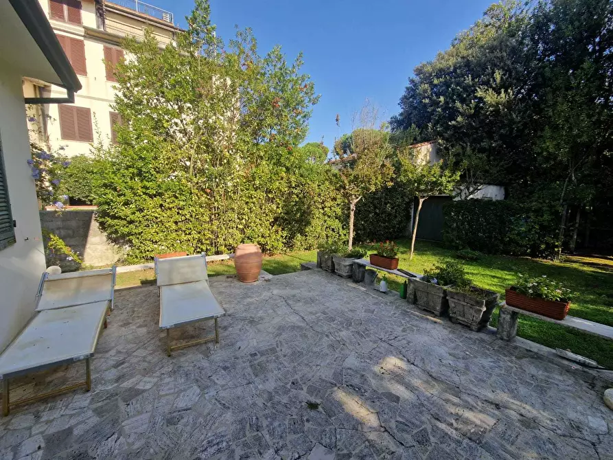 Immagine 39 di Casa indipendente in affitto  a Pietrasanta