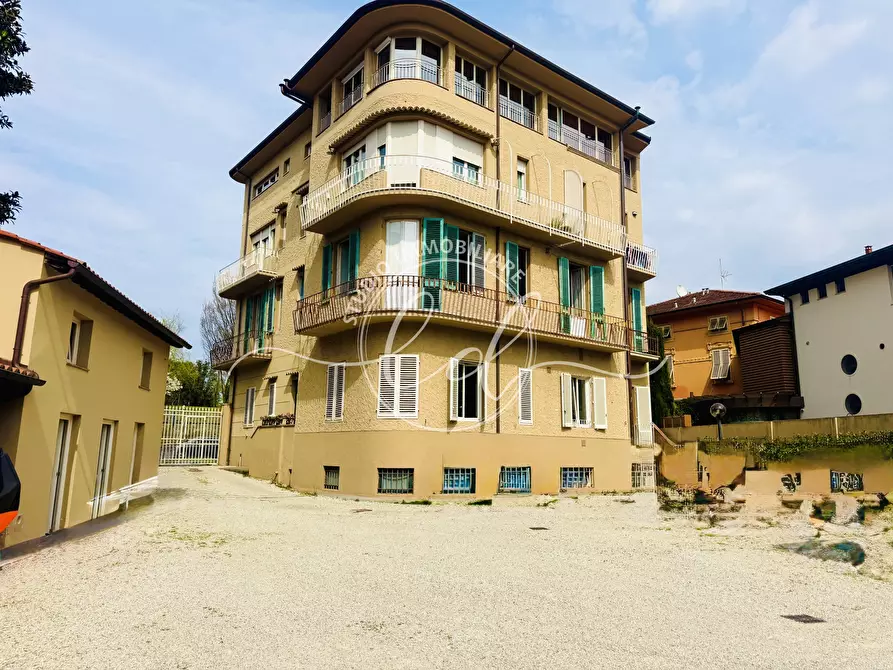 Immagine 1 di Pentalocale in vendita  a Lucca