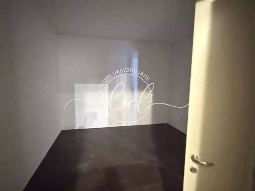 Immagine 9 di Capannone industriale in vendita  a Pietrasanta