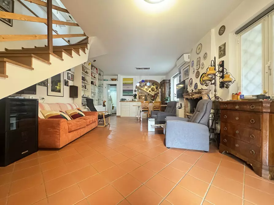 Immagine 46 di Porzione di casa in vendita  a Pietrasanta