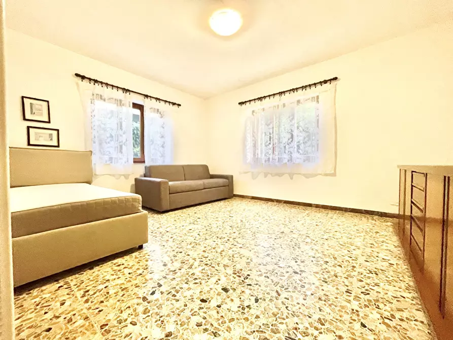 Immagine 21 di Trilocale in affitto  a Pietrasanta