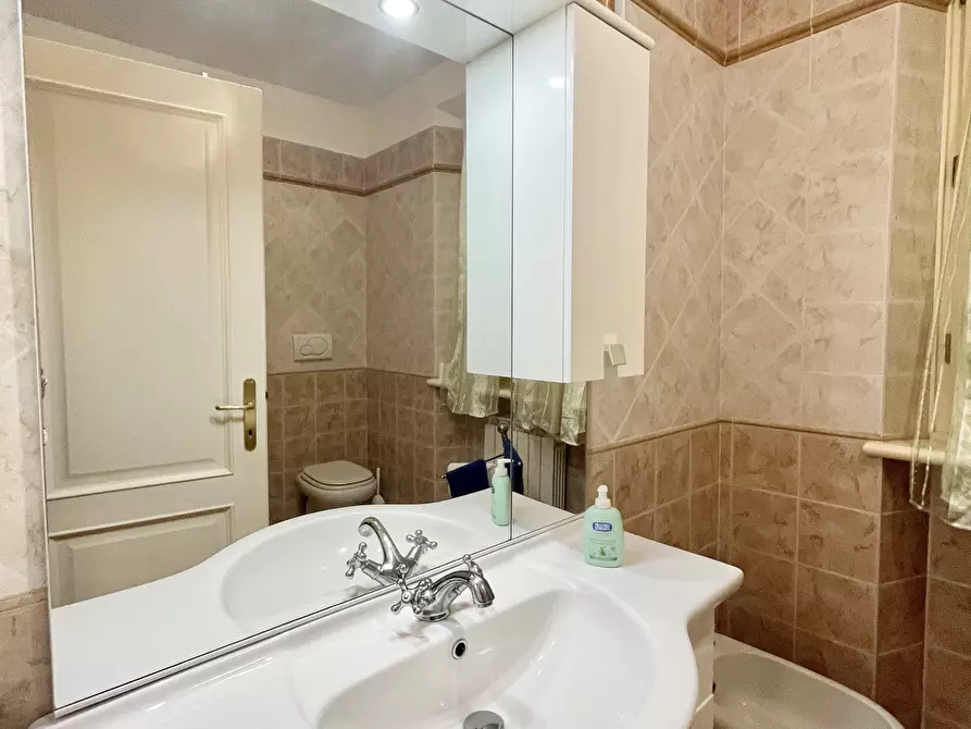 Immagine 11 di Porzione di casa in vendita  a Seravezza