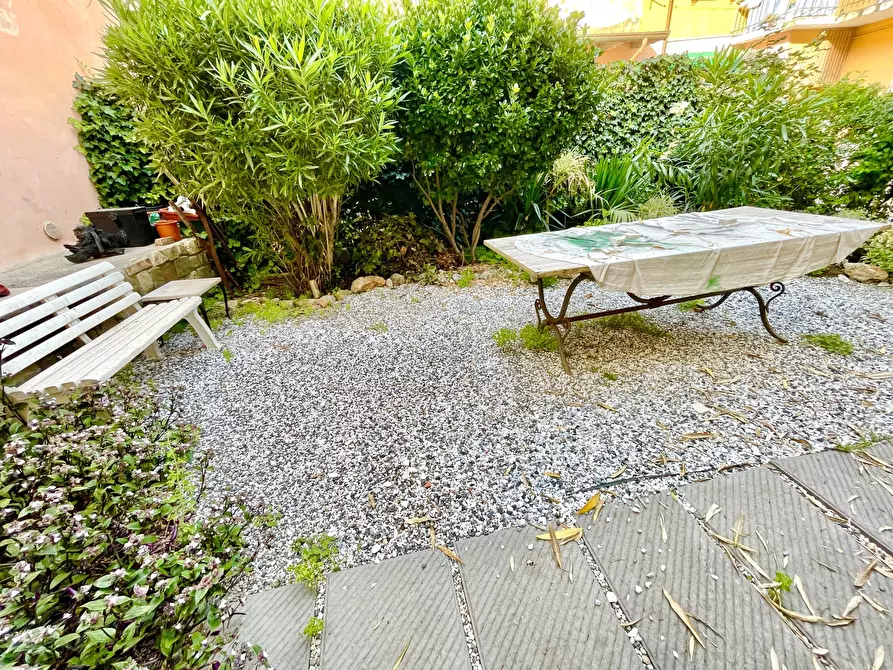 Immagine 4 di Trilocale in affitto  a Pietrasanta