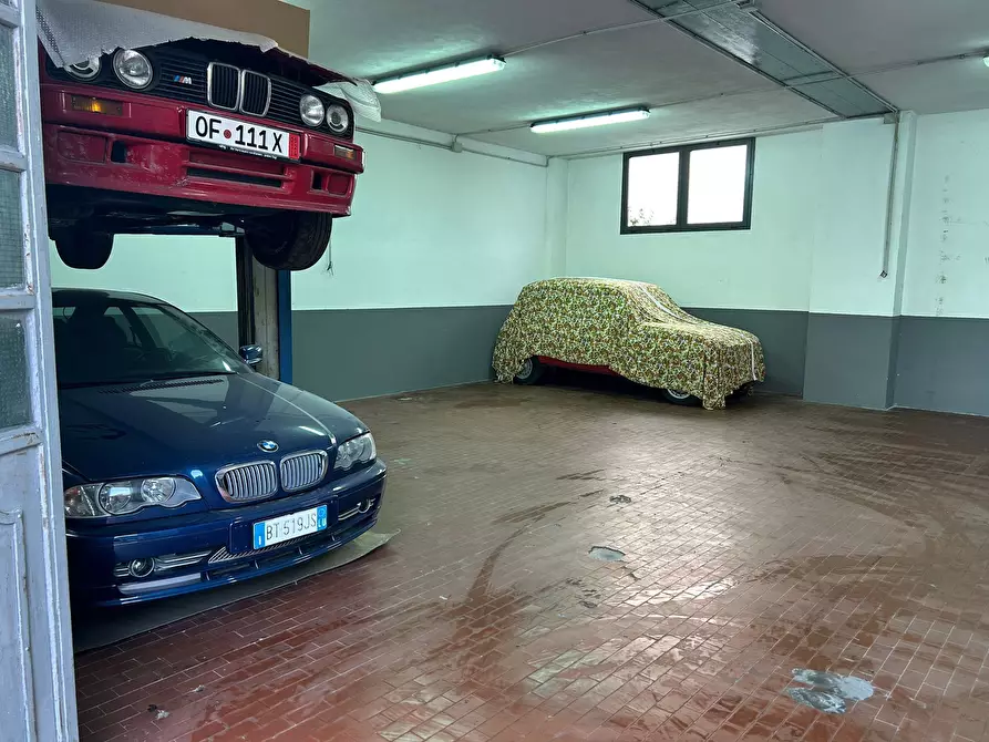 Immagine 21 di Porzione di casa in vendita  a Pietrasanta