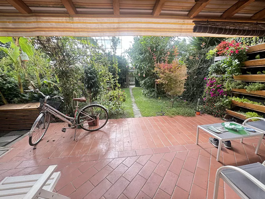 Immagine 49 di Porzione di casa in vendita  a Pietrasanta