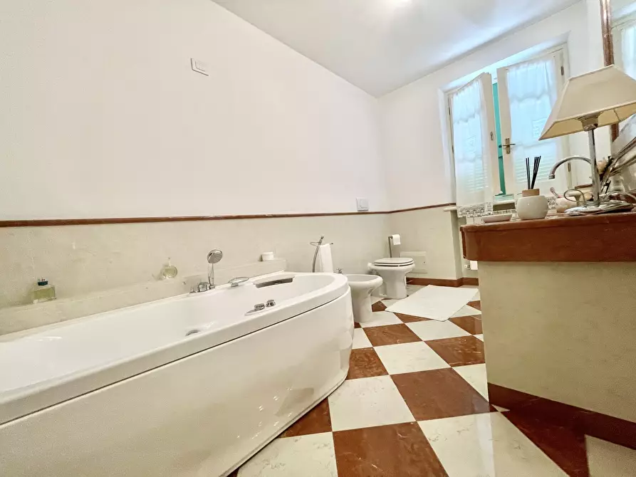 Immagine 19 di Porzione di casa in vendita  a Seravezza