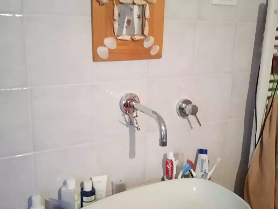 Immagine 54 di Porzione di casa in vendita  a Seravezza