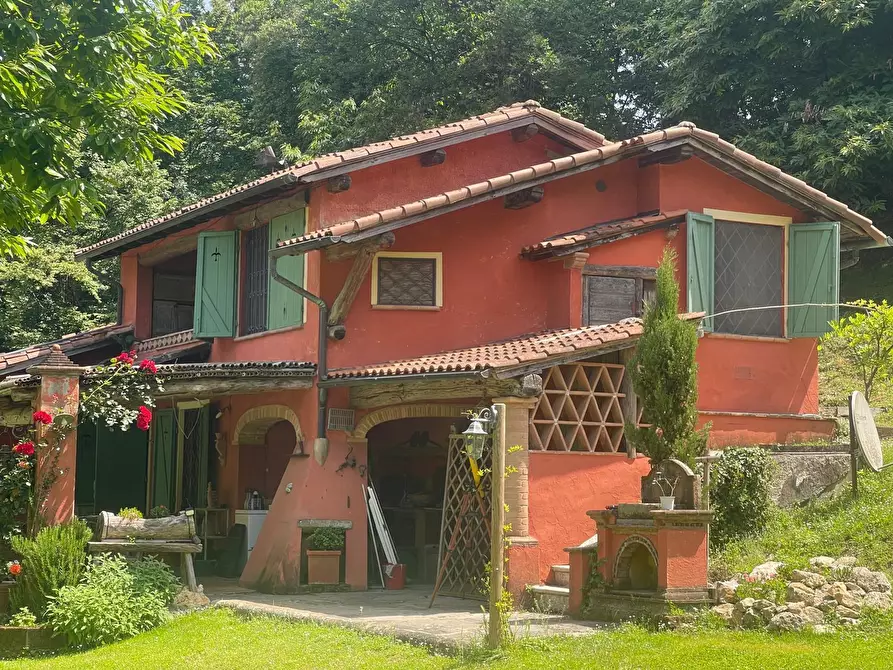 Immagine 1 di Casa indipendente in vendita  a Camaiore