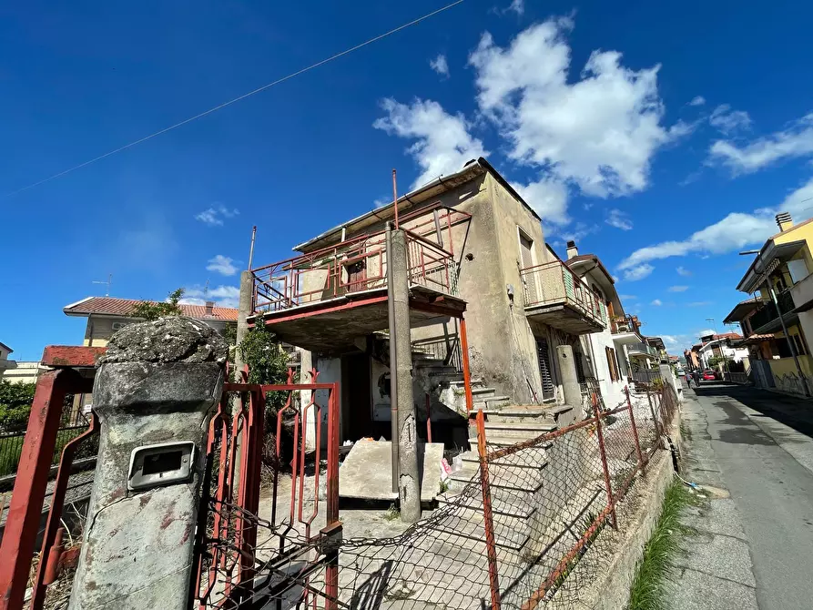 Immagine 1 di Casa indipendente in vendita  in via settembrini 26 a Guidonia Montecelio
