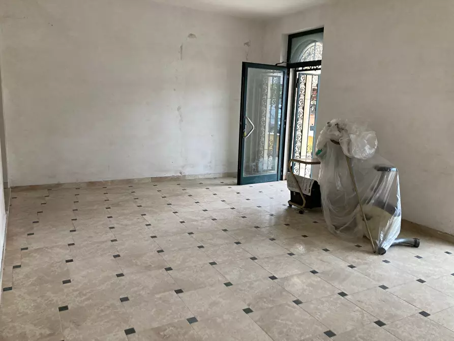 Immagine 9 di Locale commerciale in affitto  in Via Giuseppe Garibaldi 125 A a Guidonia Montecelio