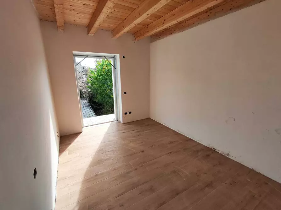 Immagine 20 di Villa in vendita  in Via Colleferro 64 a Guidonia Montecelio