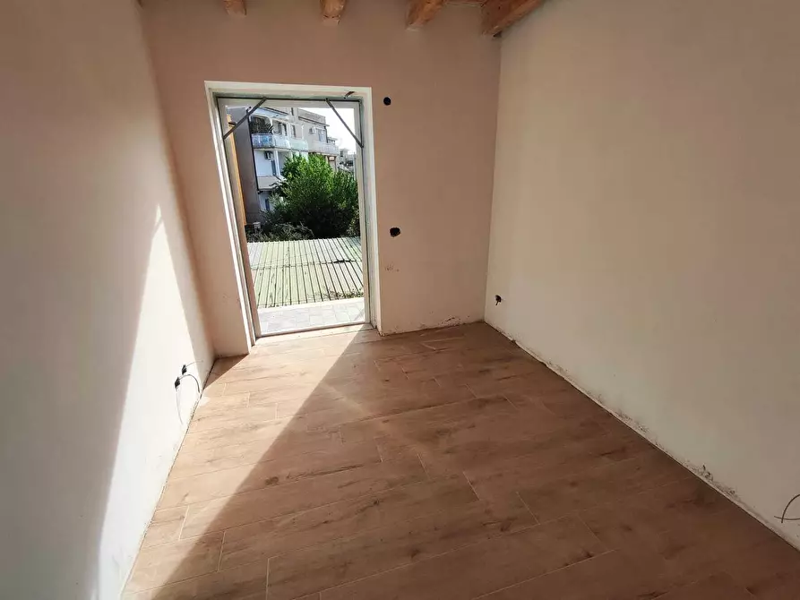 Immagine 20 di Villa in vendita  in via colleferro 64 a Guidonia Montecelio