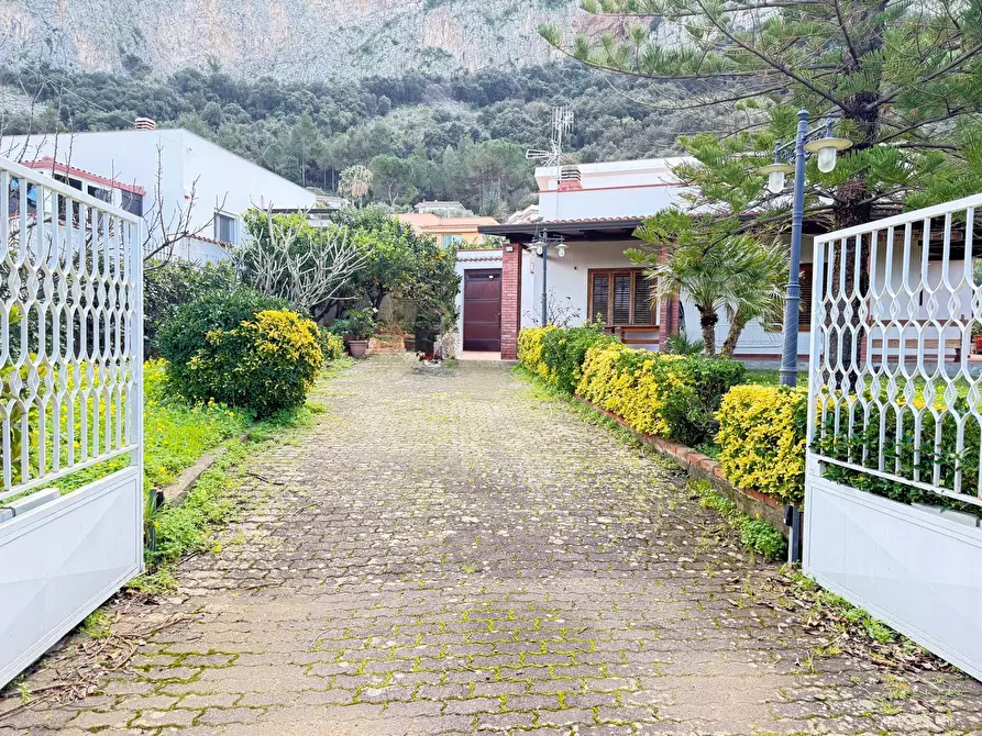 Immagine 11 di Casa indipendente in vendita  a Carini