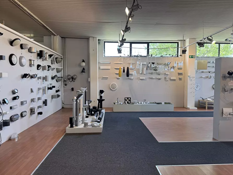 Immagine 10 di Showroom in affitto  in Via Codognino 46 a Cornegliano Laudense