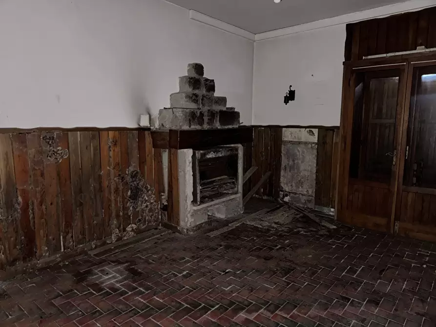 Immagine 13 di Locale commerciale in vendita  in Località Castello 4 a Mezzoldo