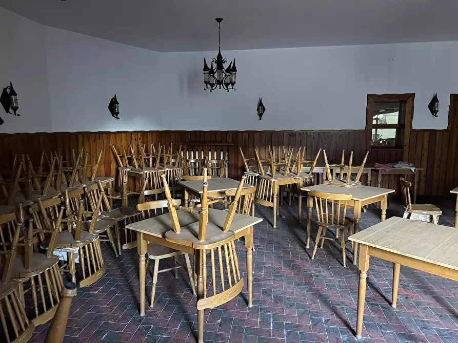 Immagine 4 di Locale commerciale in vendita  in Località Castello 4 a Mezzoldo