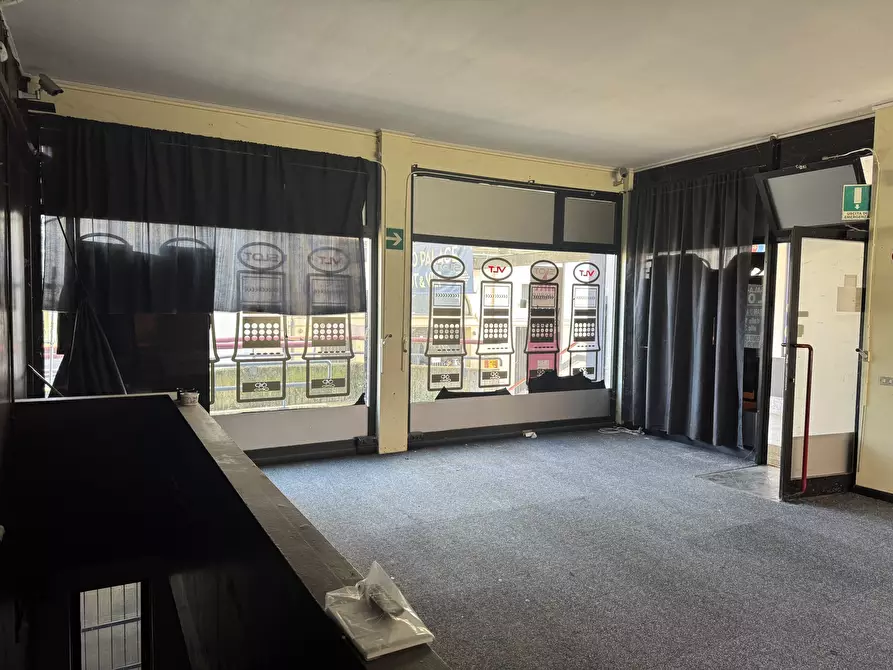 Immagine 10 di Locale commerciale in vendita  in Via Defendente Lodi 33 a Lodi