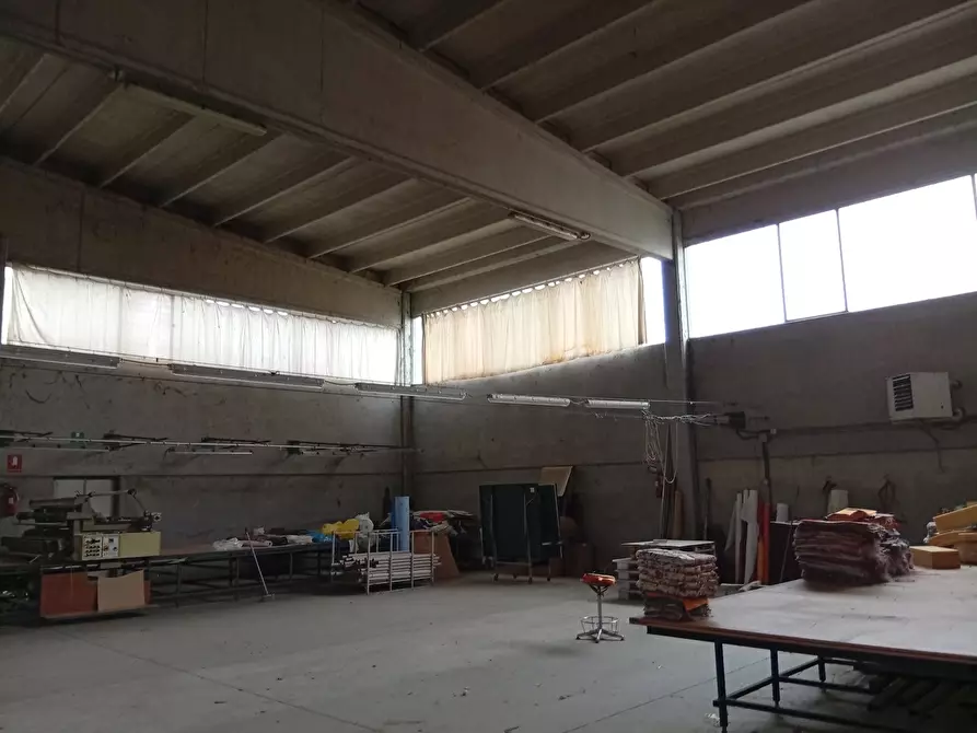 Immagine 2 di Magazzino in vendita  in Via San Remigio 43 a Sabbioneta