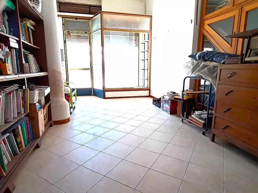 Immagine 7 di Locale commerciale in vendita  a Castelguglielmo