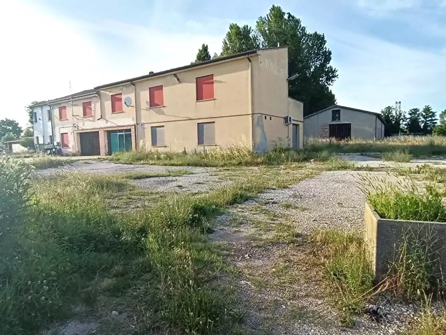 Immagine 1 di Palazzo in vendita  in Via O. Munerati 141 a Rovigo