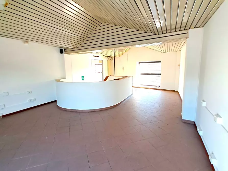Immagine 14 di Attività commerciale in affitto  a Rovigo