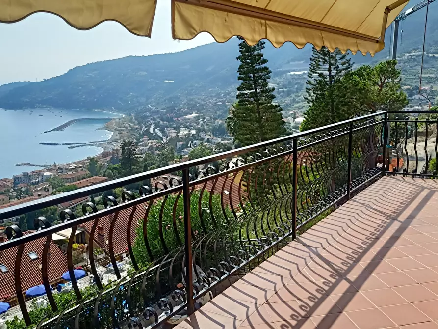 Immagine 3 di Villa in vendita  a Ospedaletti