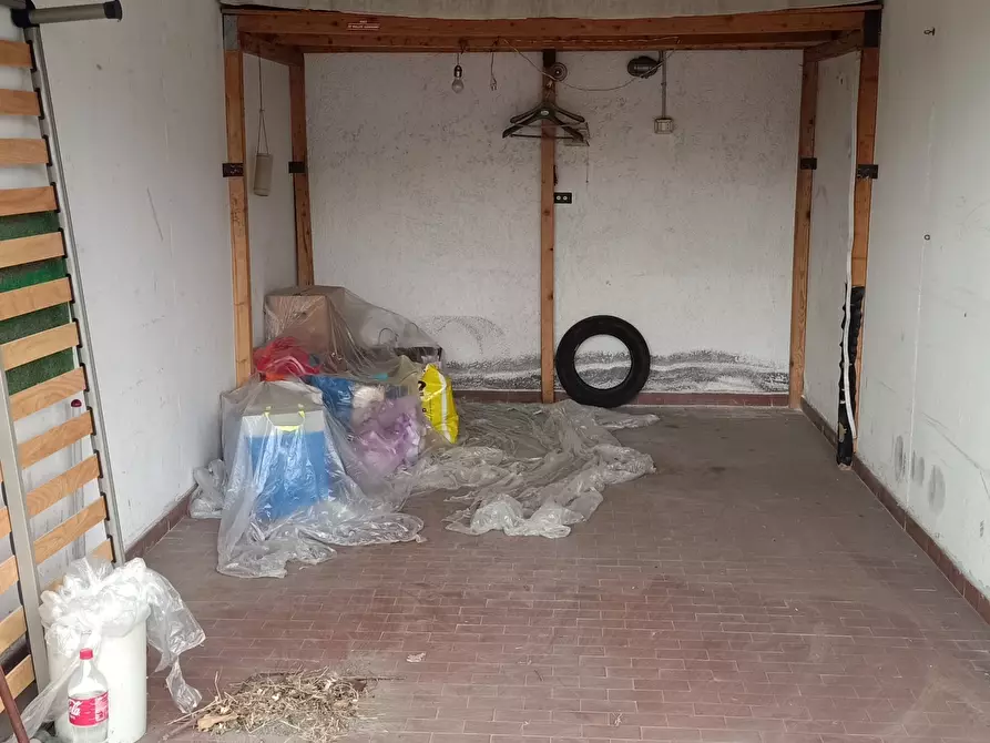 Immagine 1 di Garage in vendita  a San Remo