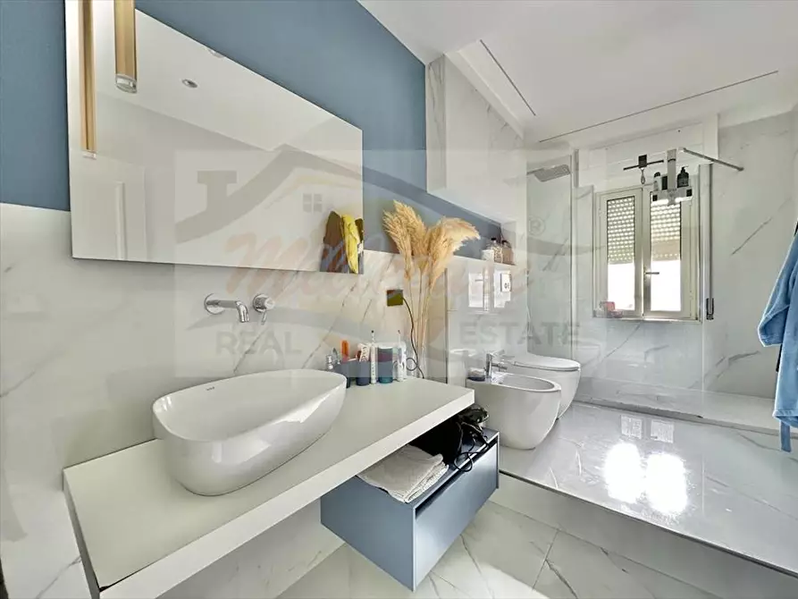 Immagine 26 di Pentalocale in vendita  in VIA MINEO a Siracusa