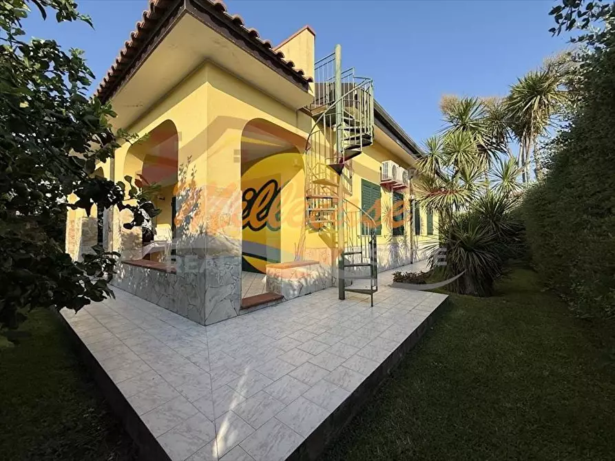 Immagine 8 di Villa in vendita  in VIA MER NERO a Siracusa