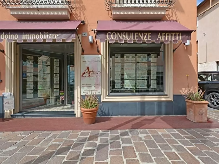 Immagine 37 di Quadrilocale in vendita  in Via Sicilia a San Bartolomeo Al Mare