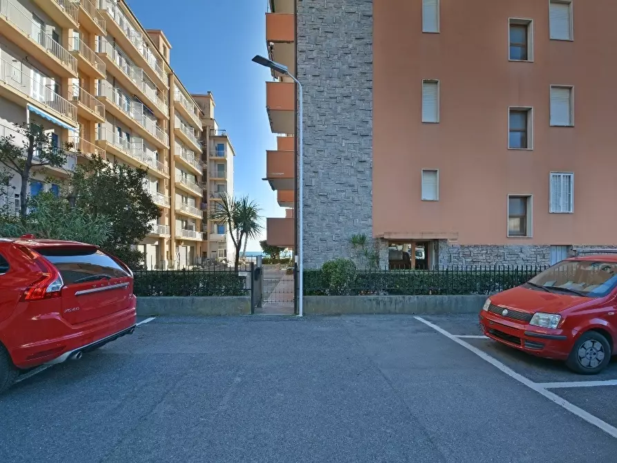 Immagine 36 di Bilocale in vendita  in Largo Parodi 1 a San Bartolomeo Al Mare