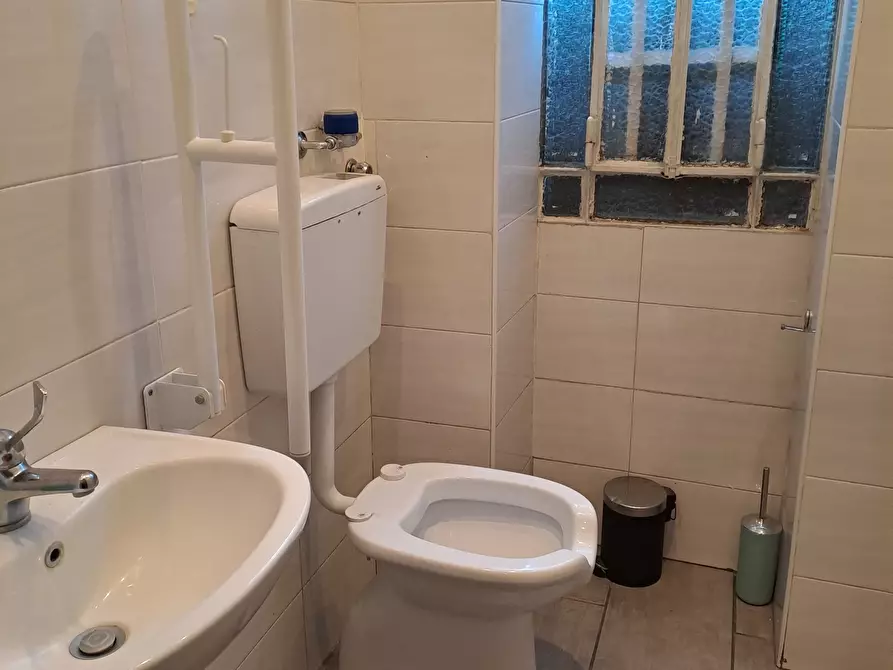 Immagine 9 di Locale commerciale in vendita  in VIA BRACCINI 64 a Torino