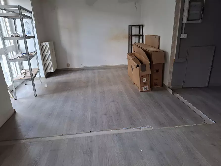 Immagine 14 di Locale commerciale in vendita  a Torino