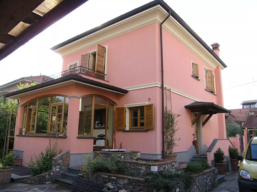 Immagine 1 di Villa in vendita  a Sarzana