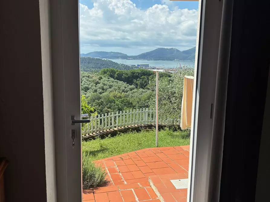 Immagine 11 di Casa indipendente in vendita  a La Spezia