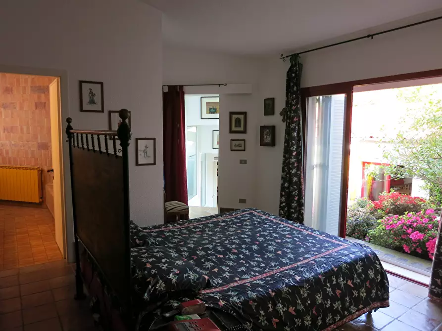 Immagine 11 di Villa in vendita  a Sarzana