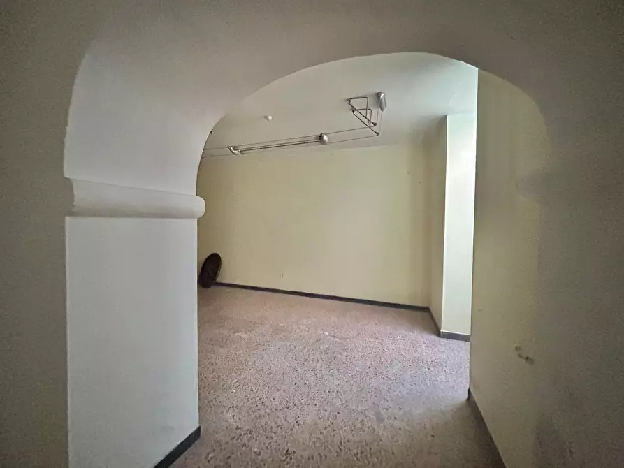 Immagine 9 di Locale commerciale in affitto  a Sarzana