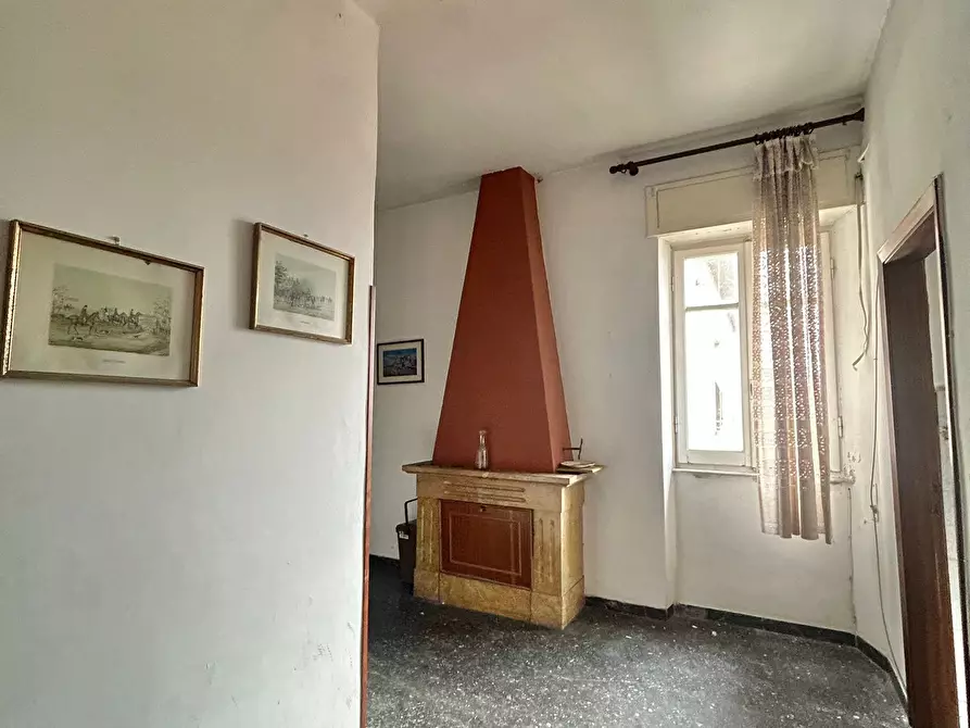 Immagine 10 di Pentalocale in vendita  a Sarzana