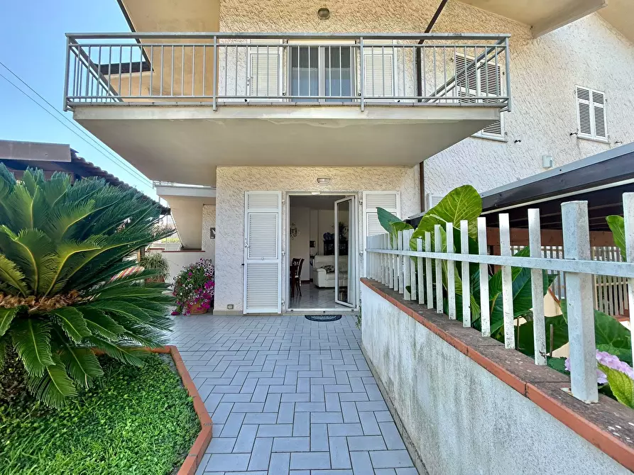 Immagine 11 di Porzione di casa in vendita  a Fosdinovo